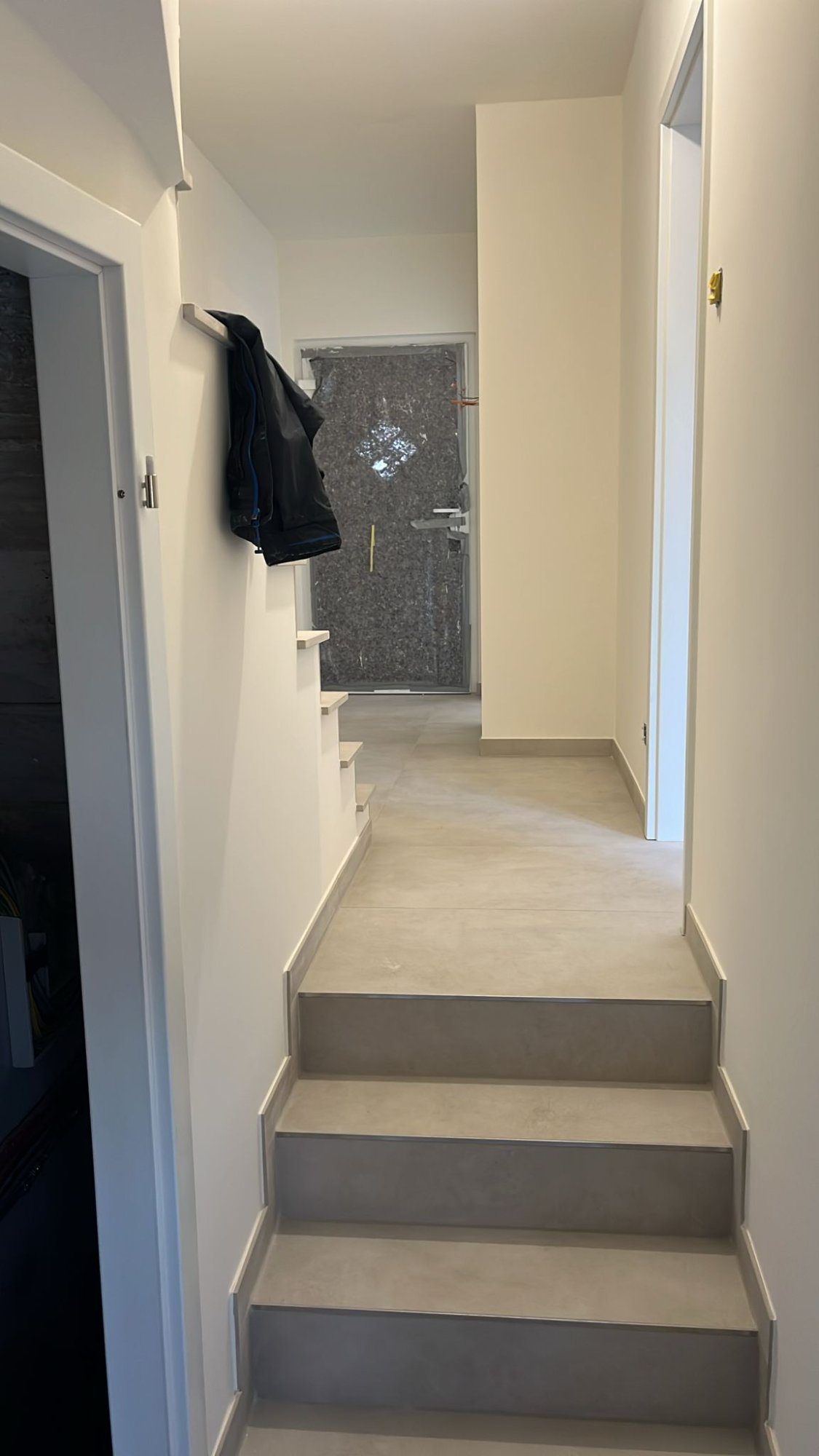 Flur mit Stufen